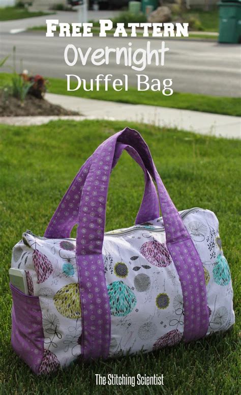 free overnight bag sewing pattern.